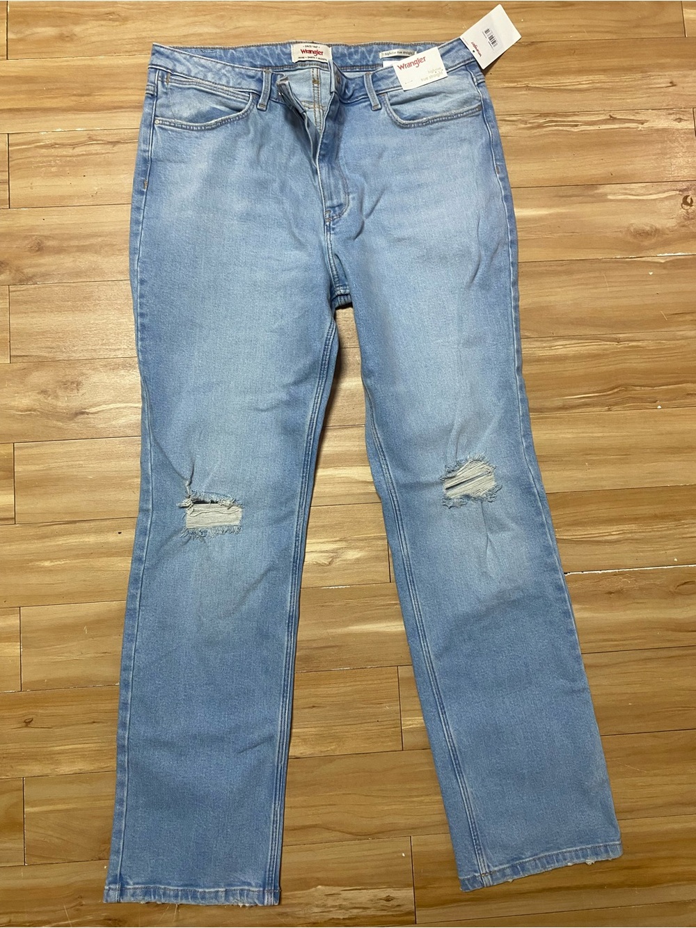 Wrangler Light Blue Women’s Size 16 Distressed Straight Leg Jeans